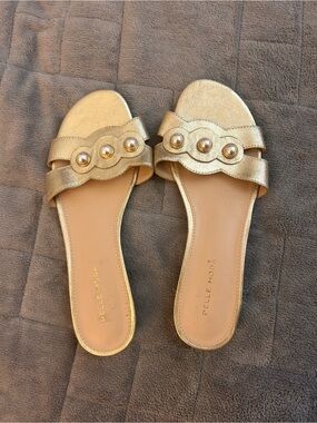 Pelle Moda Barton gold metallic slide sandals size 8.5